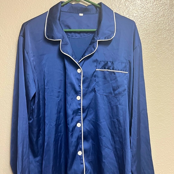 Pajama top and bottom - Picture 2 of 6